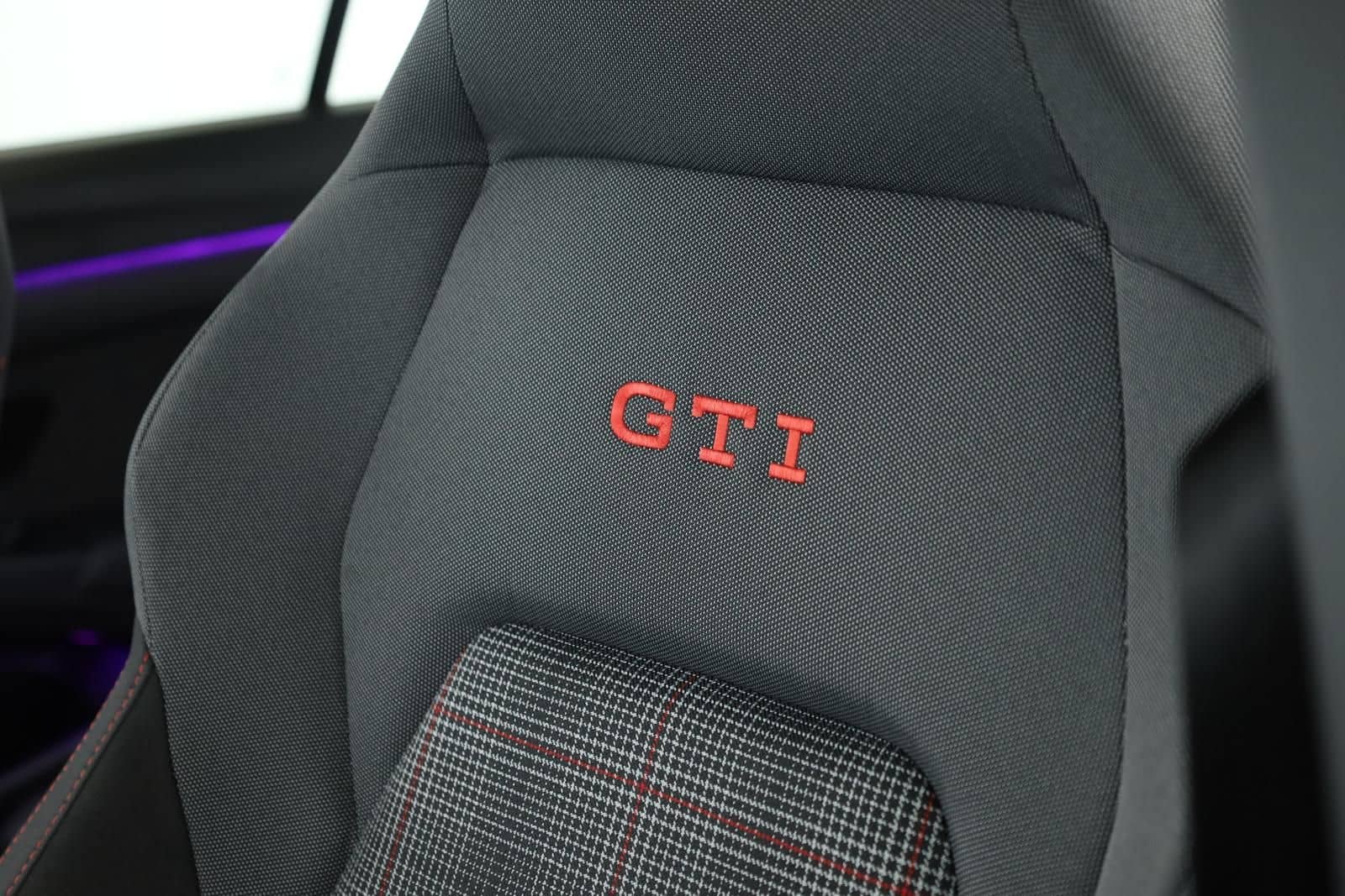 Volkswagen Golf GTI DSG Black IQ.LIGHT Pano HUD HarmanK 19" foto 11