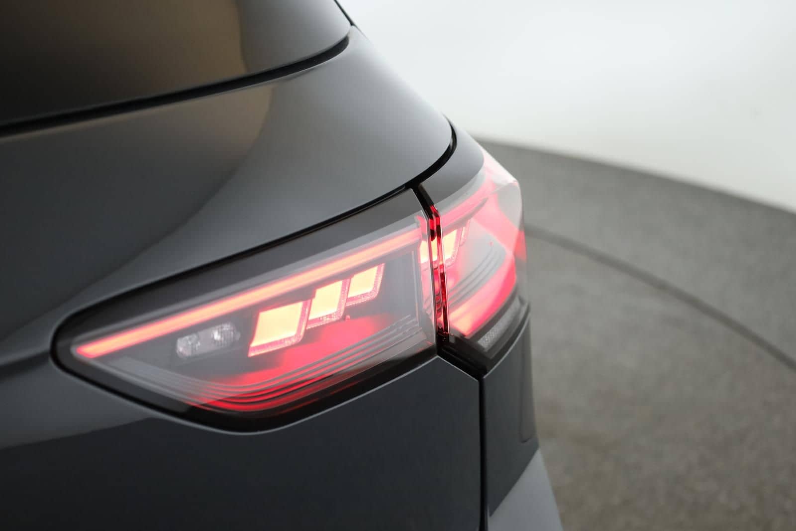 Volkswagen Golf GTI DSG Black IQ.LIGHT Pano HUD HarmanK 19" foto 13