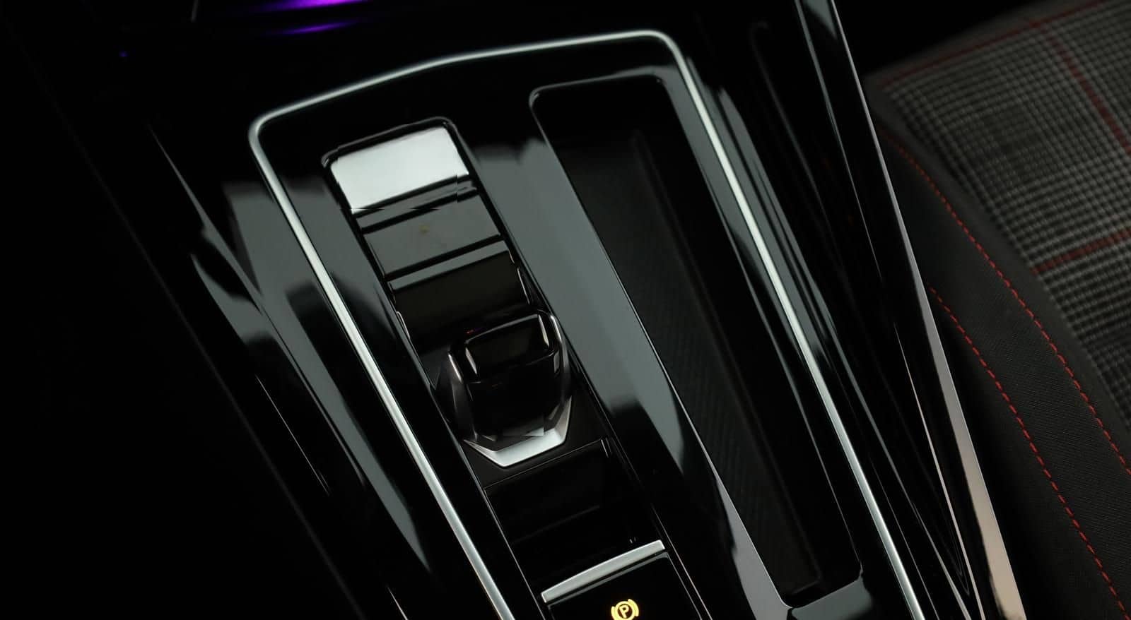 Volkswagen Golf GTI DSG Black IQ.LIGHT Pano HUD HarmanK 19" foto 18