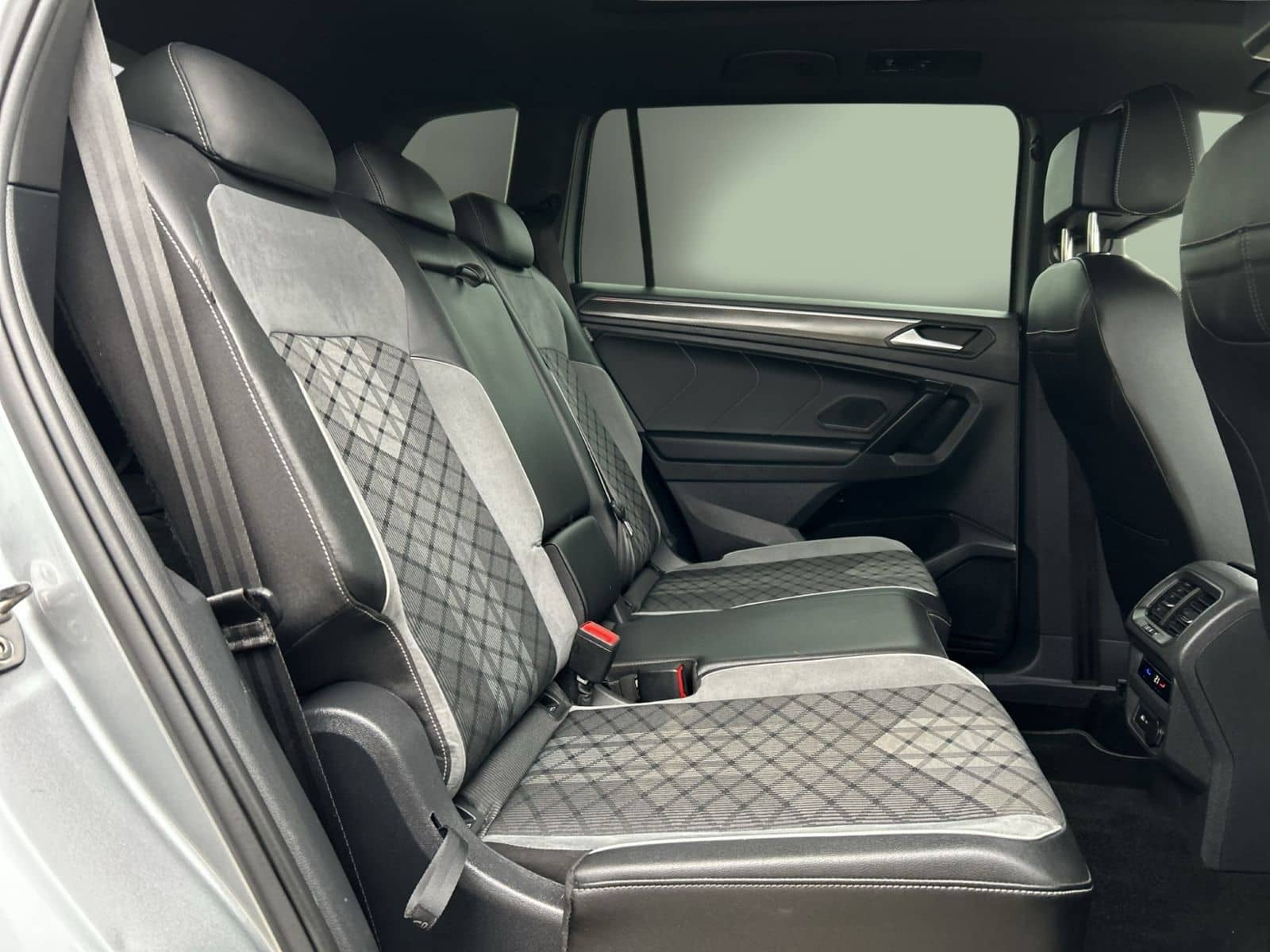 Volkswagen Tiguan Allspace R-Line DSG 4MOT LED NAVI AHK foto 16