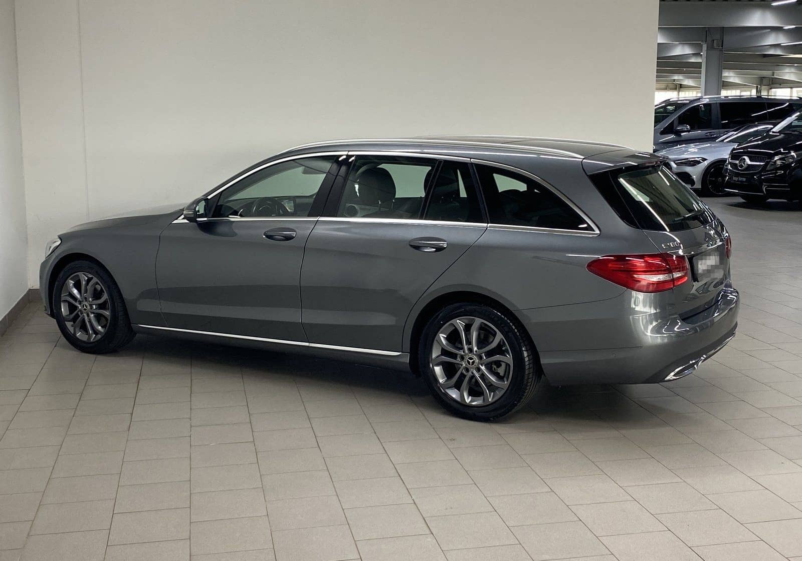 Mercedes-Benz C 180 T AVANTGARDE+PANO+AHK+MULTIBEAM LED+TOTWIN foto 2