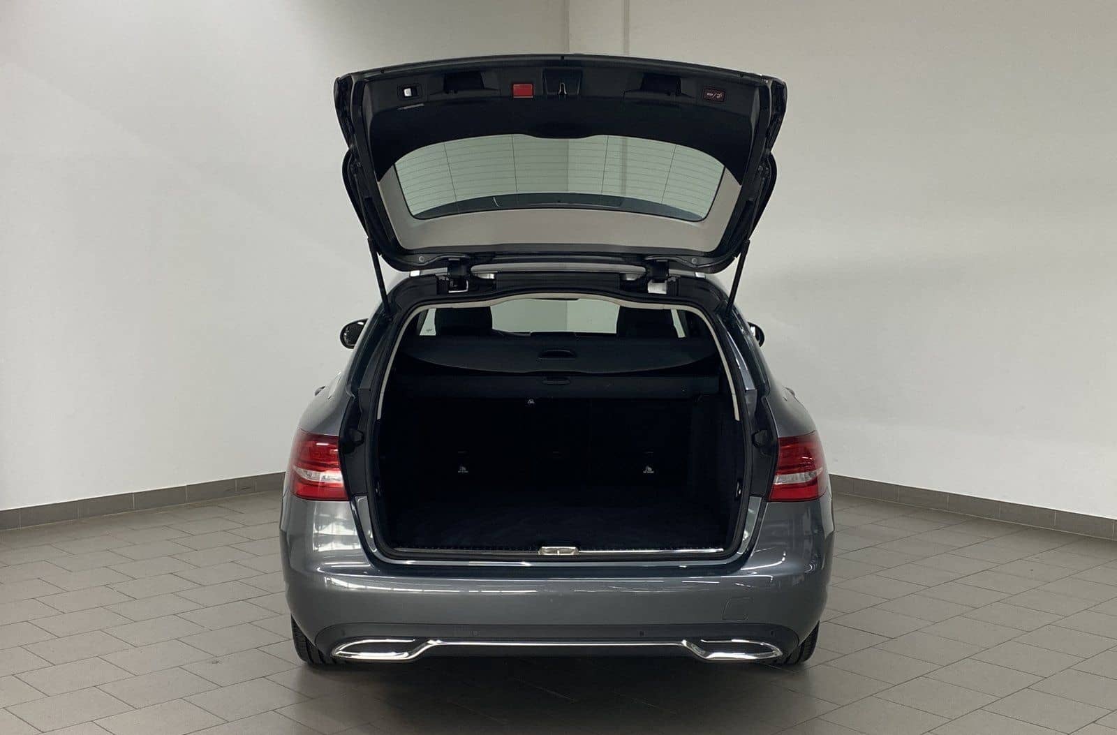 Mercedes-Benz C 180 T AVANTGARDE+PANO+AHK+MULTIBEAM LED+TOTWIN foto 14