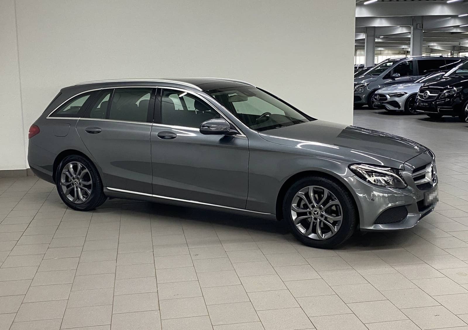 Mercedes-Benz C 180 T AVANTGARDE+PANO+AHK+MULTIBEAM LED+TOTWIN foto 4