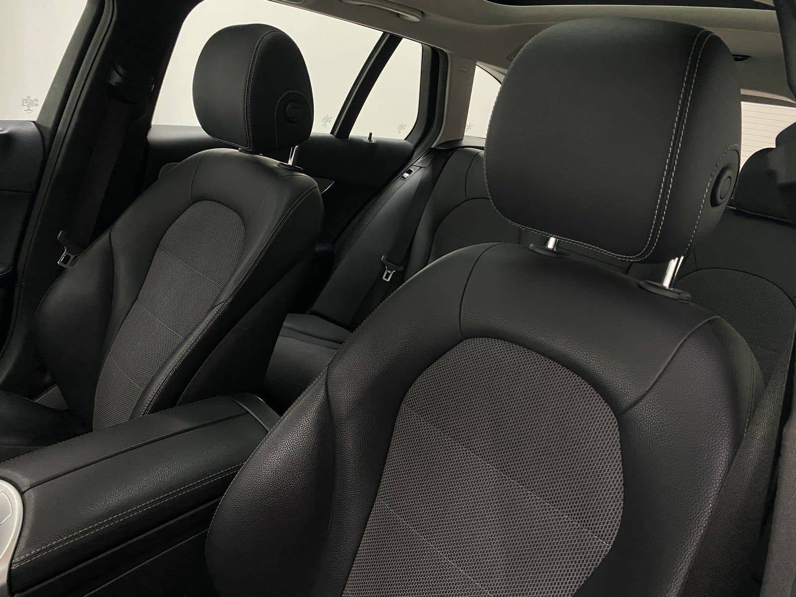 Mercedes-Benz C 180 T AVANTGARDE+PANO+AHK+MULTIBEAM LED+TOTWIN foto 8