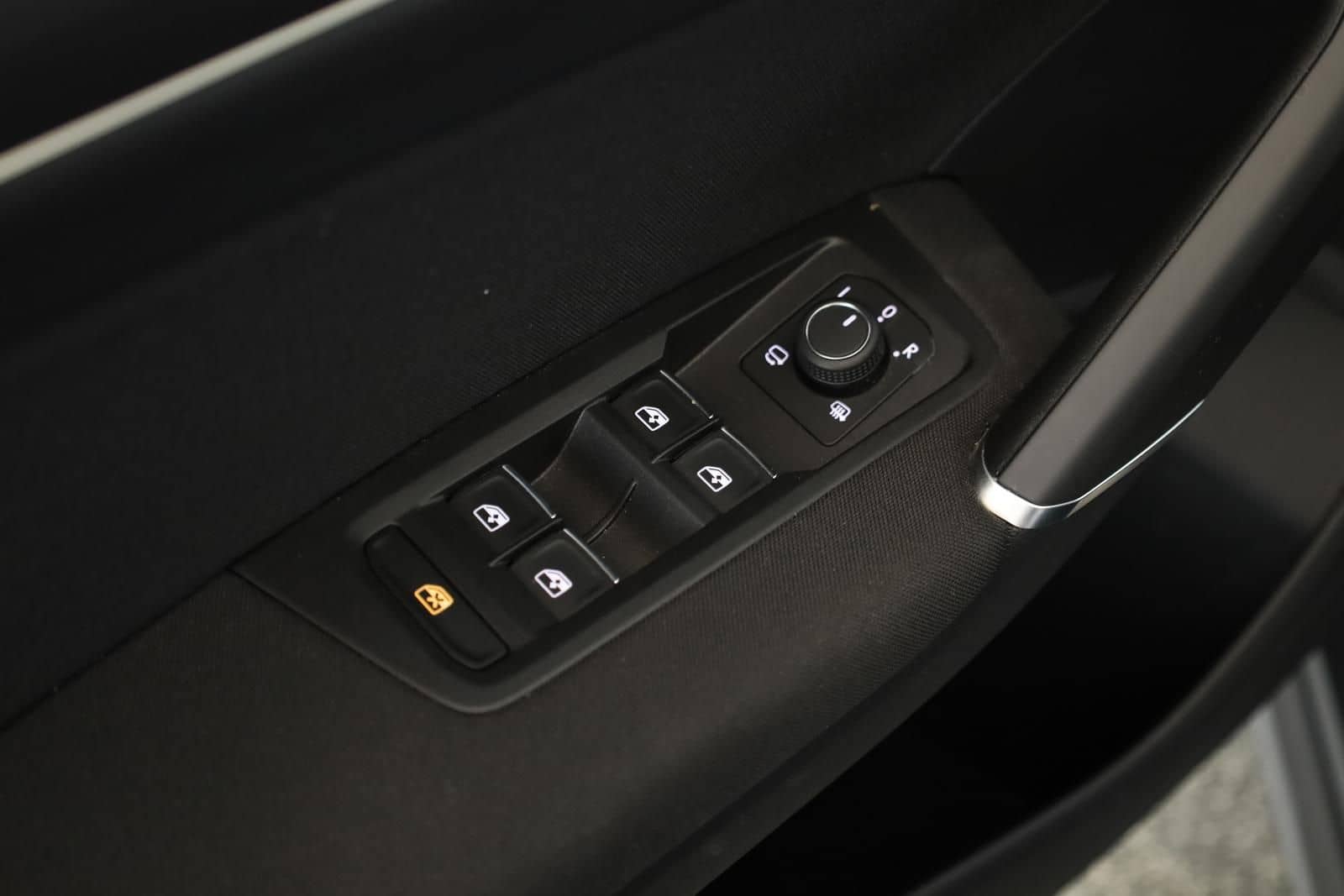 Volkswagen Touran 2.0 TDI DSG Highline R-Line 7 Pano 18 AHK foto 11