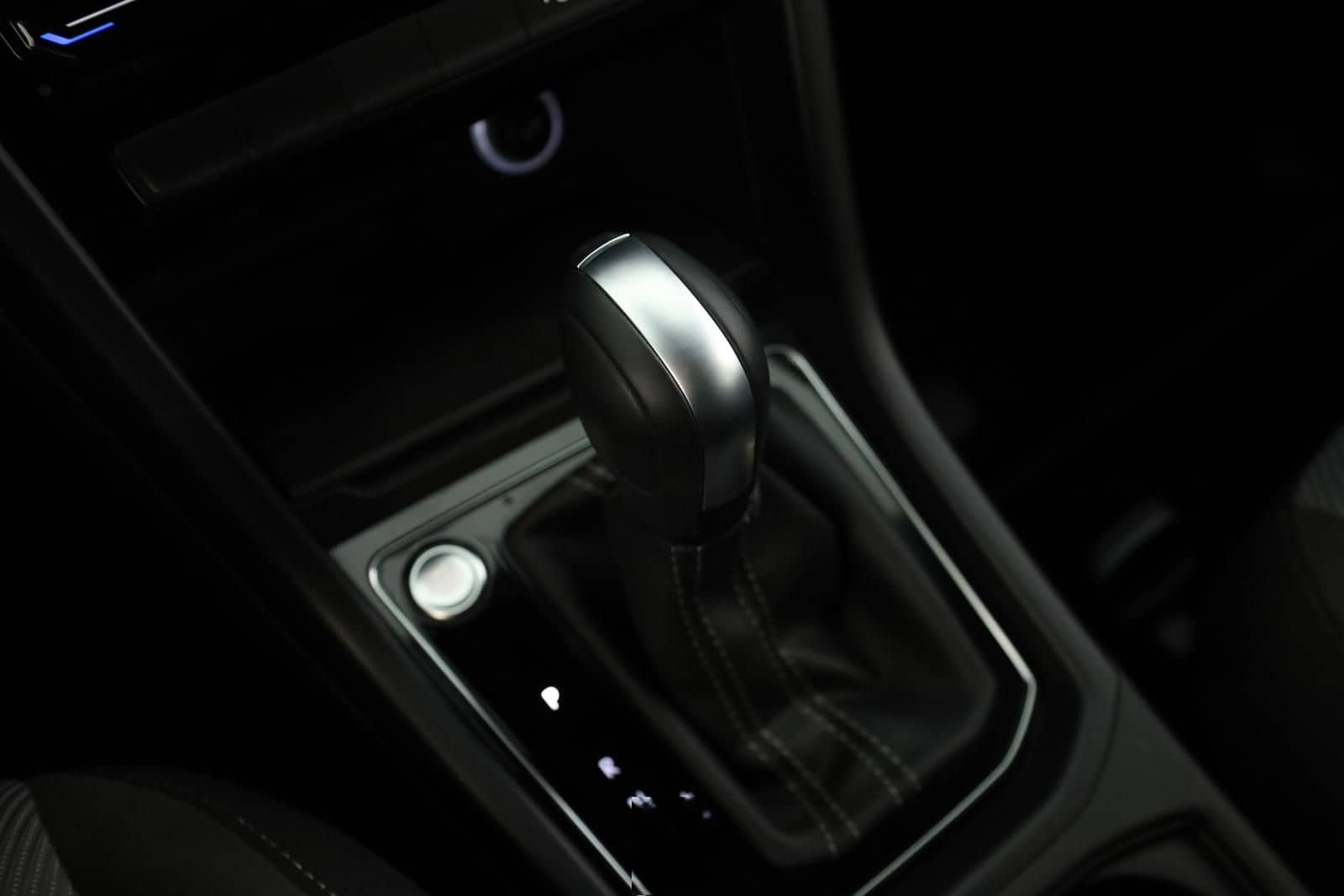 Volkswagen Touran 2.0 TDI DSG Highline R-Line 7 Pano 18 AHK foto 17