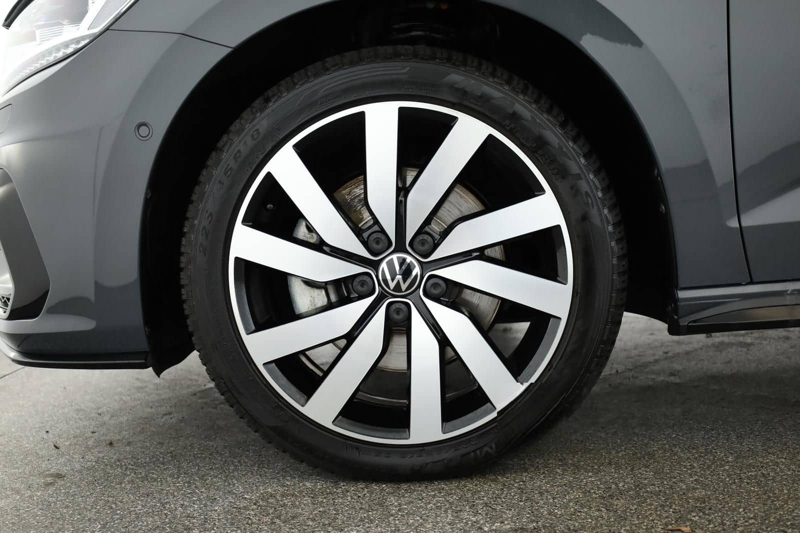 Volkswagen Touran 2.0 TDI DSG Highline R-Line 7 Pano 18 AHK foto 20