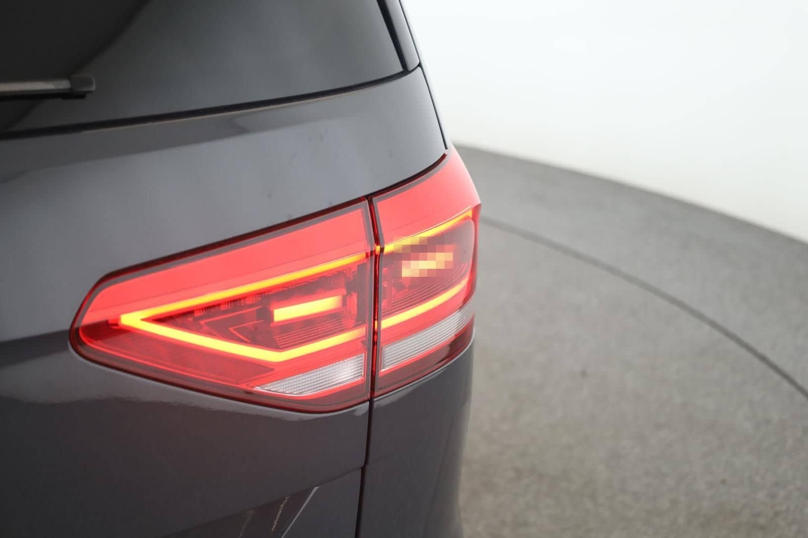 Volkswagen Touran 2.0 TDI DSG Highline R-Line 7 Pano 18 AHK foto 7