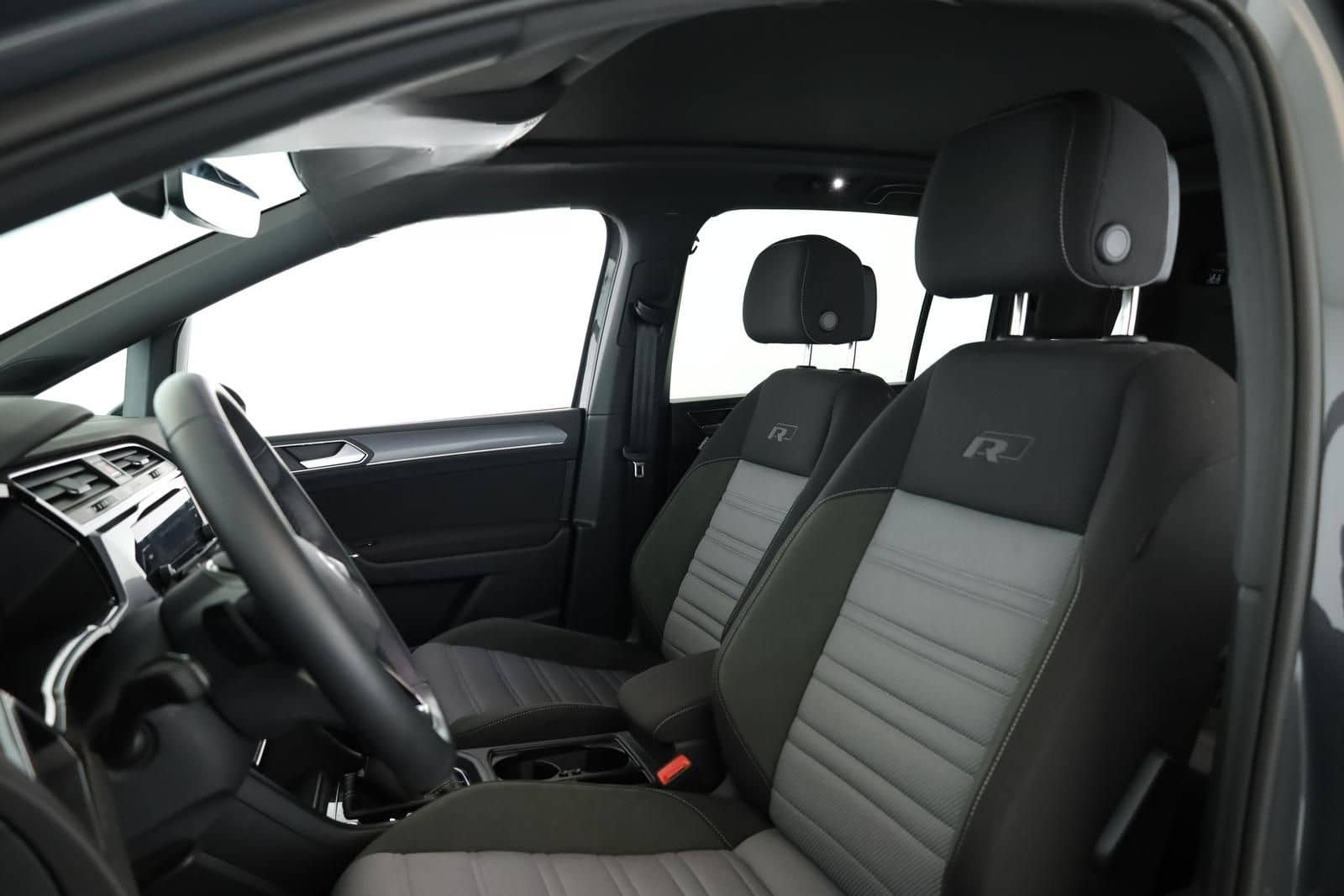 Volkswagen Touran 2.0 TDI DSG Highline R-Line 7 Pano 18 AHK foto 9