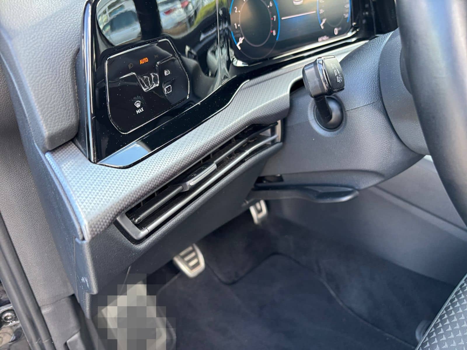 Volkswagen Golf VIII 1.5TSI Active LED AHK Navi APP Sitzhzg foto 13