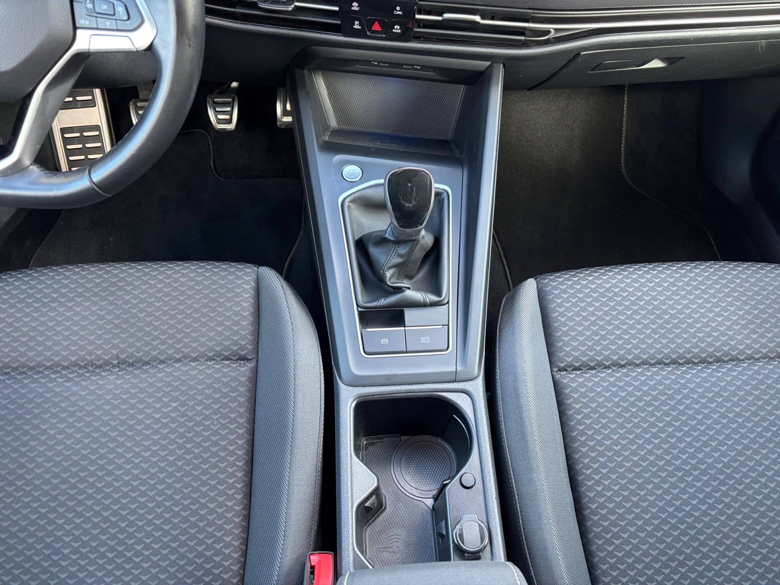 Volkswagen Golf VIII 1.5TSI Active LED AHK Navi APP Sitzhzg foto 8