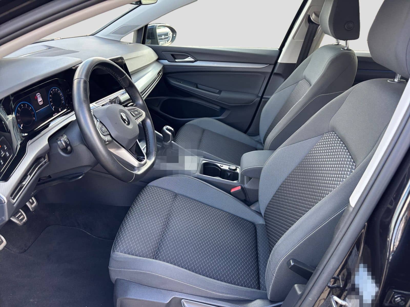 Volkswagen Golf VIII 1.5TSI Active LED AHK Navi APP Sitzhzg foto 10