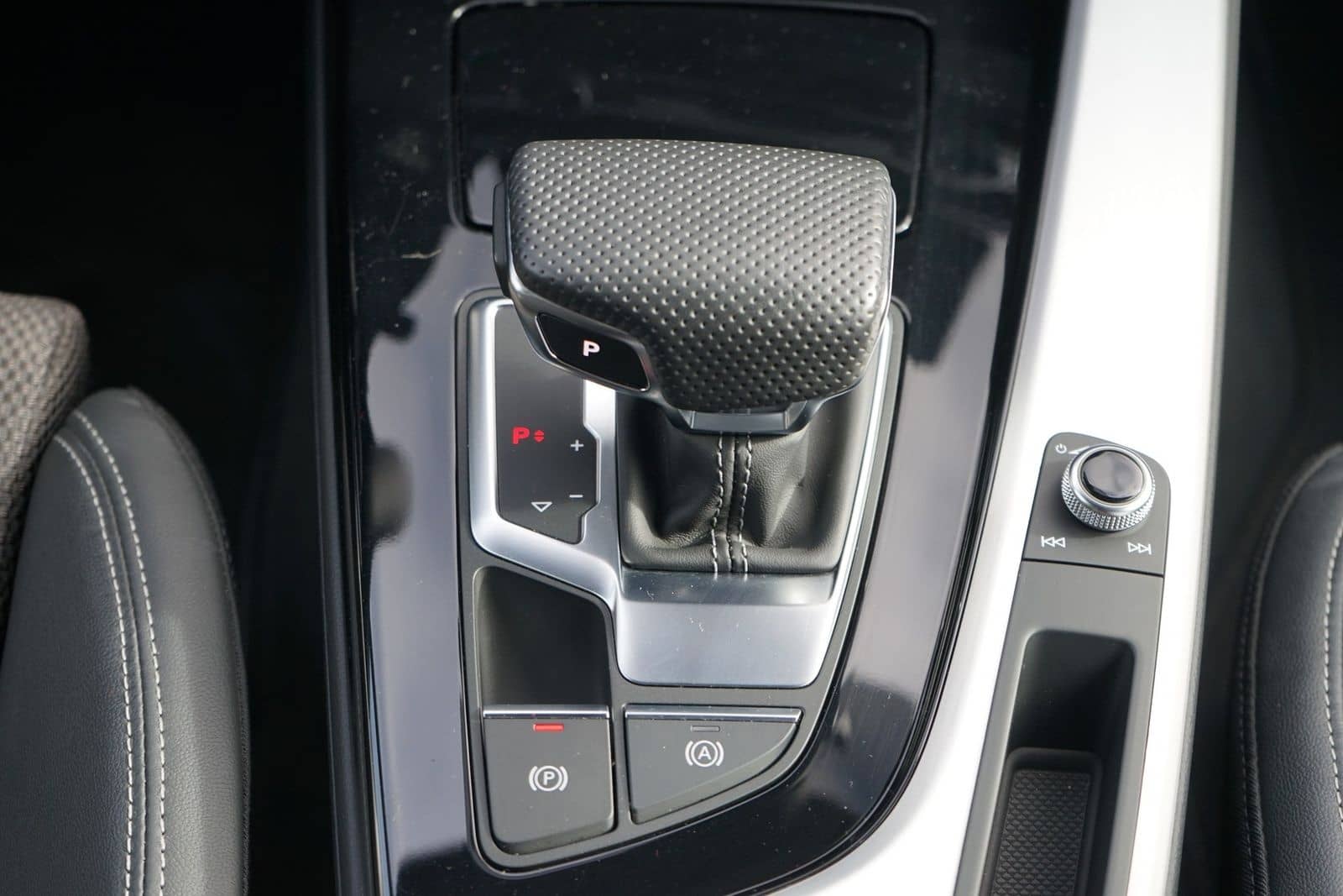 Audi A4 Avant 40 TDI S-Line quattro Aut. LED ACC Navi foto 21