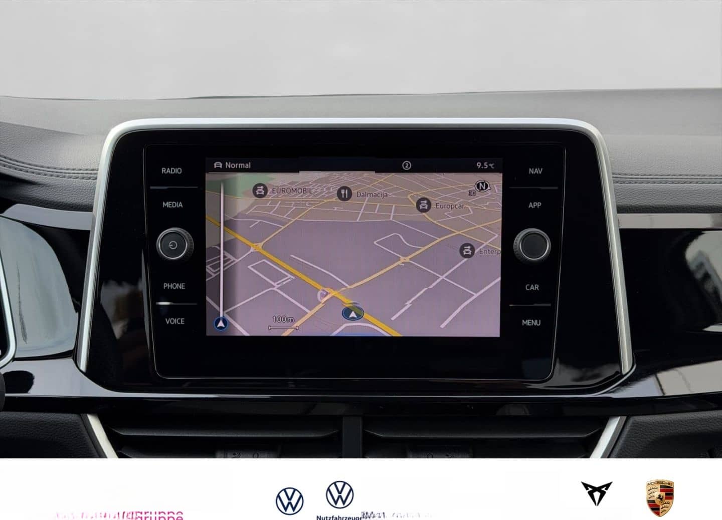 Volkswagen T-Roc R-Line 1.0 TSI  Navi+RK+ErgoActive+CarPlay foto 14