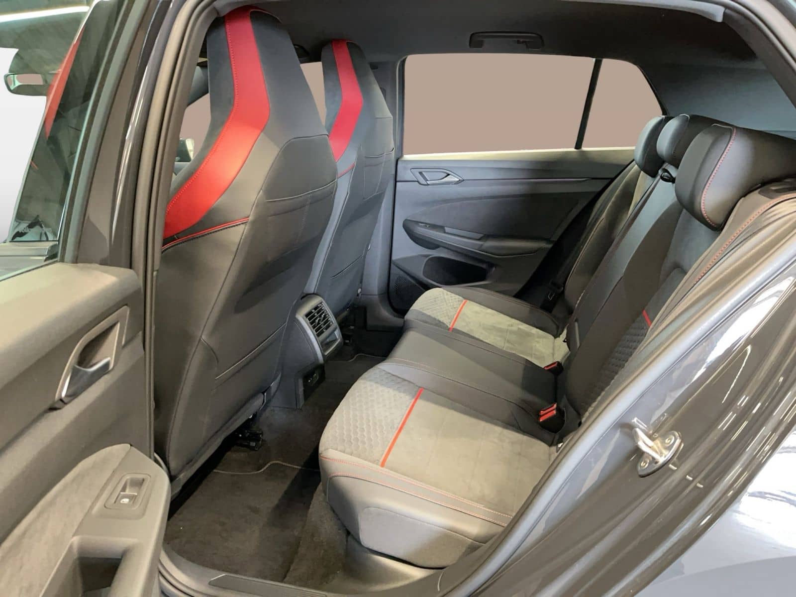 Volkswagen Golf VIII GTI Clubsport TSI DSG AUT Kam. KeyLess foto 11