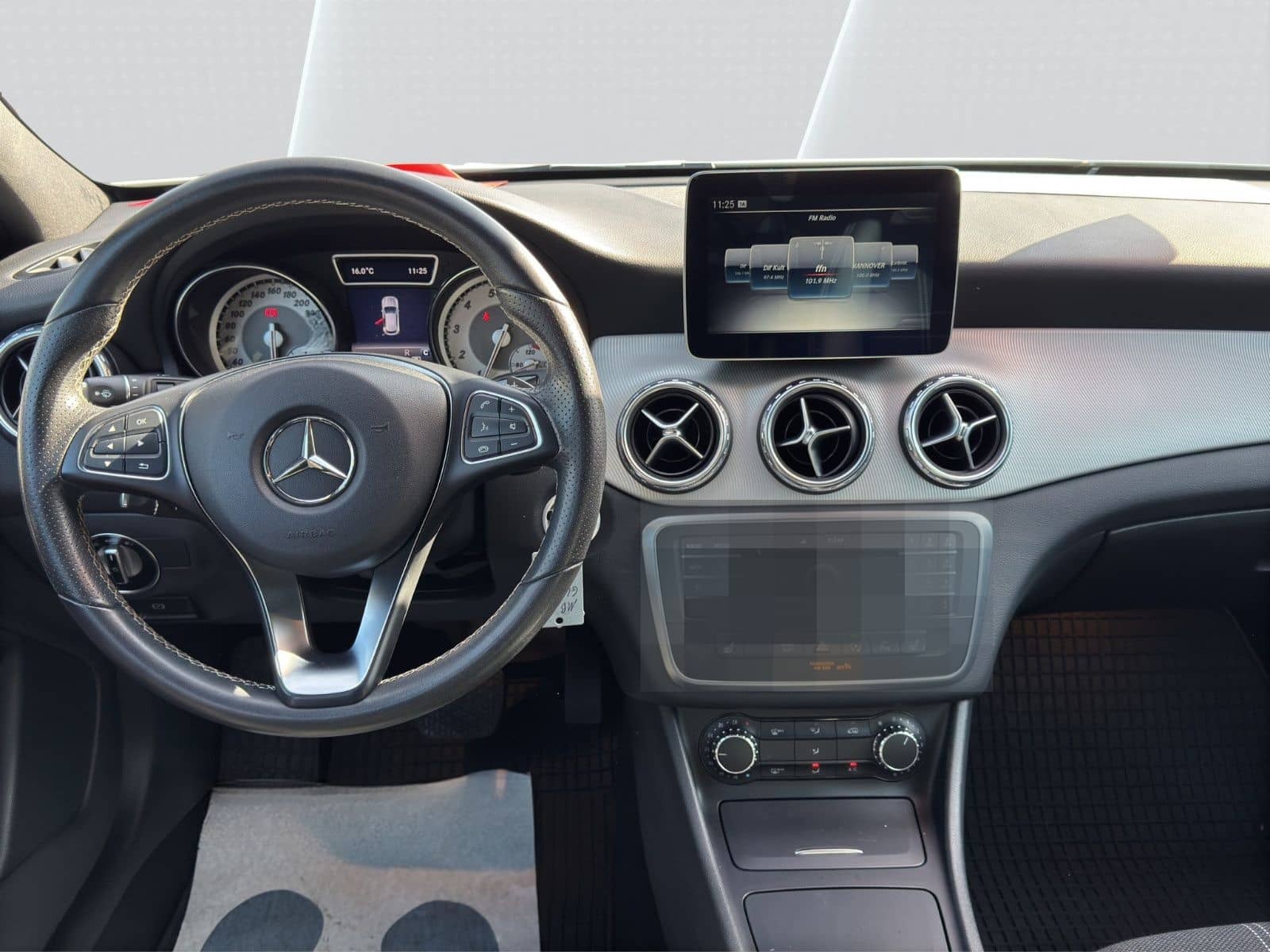 Mercedes-Benz GLA 180 Urban Business Automatik, wenig KM foto 14