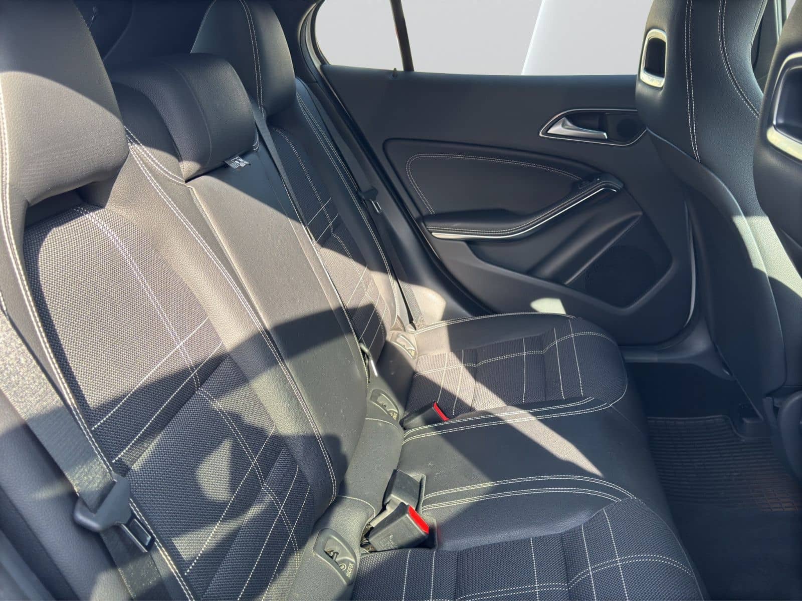 Mercedes-Benz GLA 180 Urban Business Automatik, wenig KM foto 18