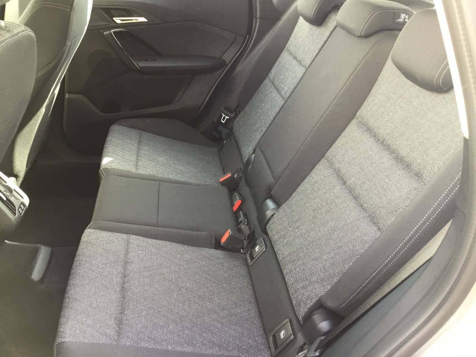 BMW X1 sDrive20i KAMERA+AHK+LM17+SITZHZ+LED foto 18