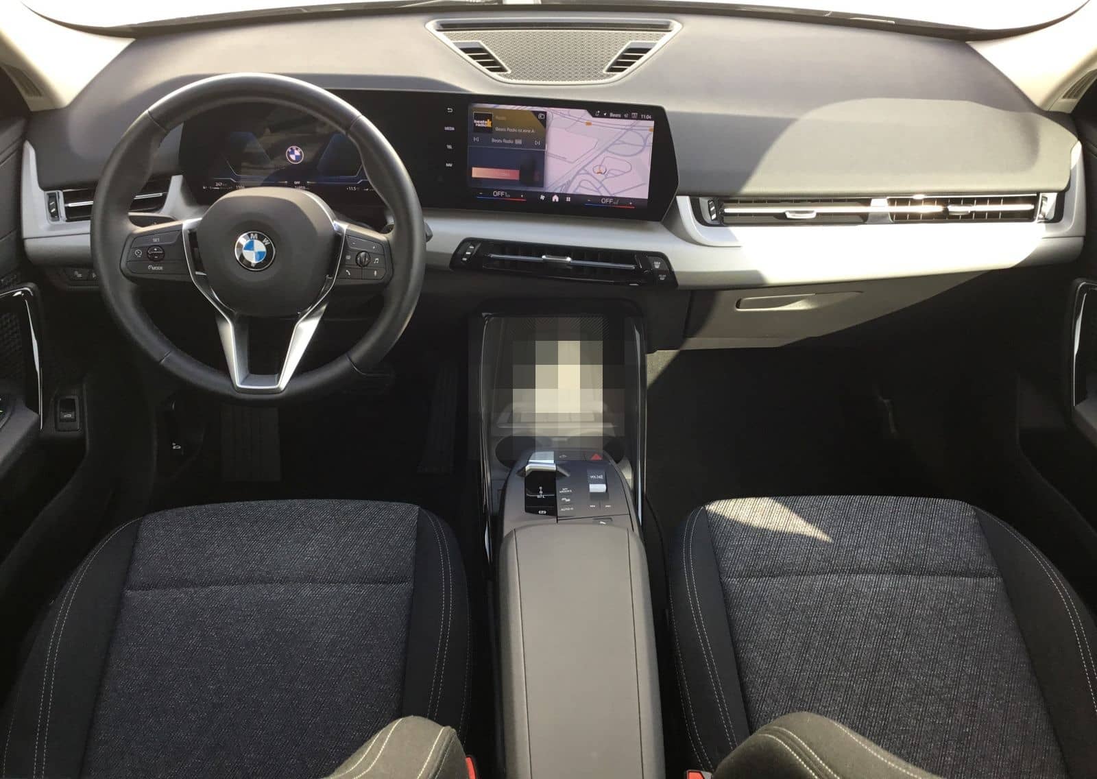 BMW X1 sDrive20i KAMERA+AHK+LM17+SITZHZ+LED foto 5