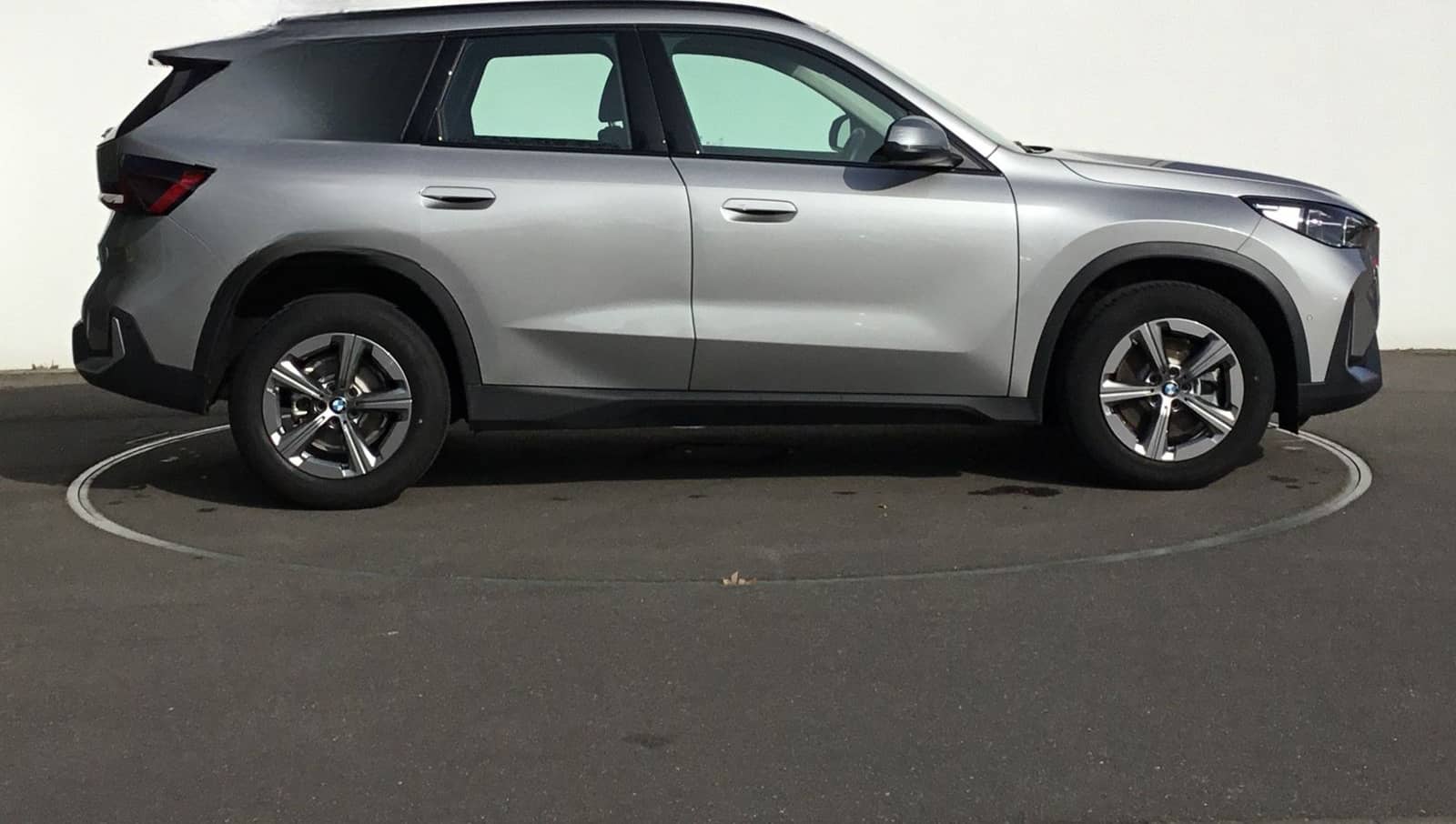 BMW X1 sDrive20i KAMERA+AHK+LM17+SITZHZ+LED foto 6