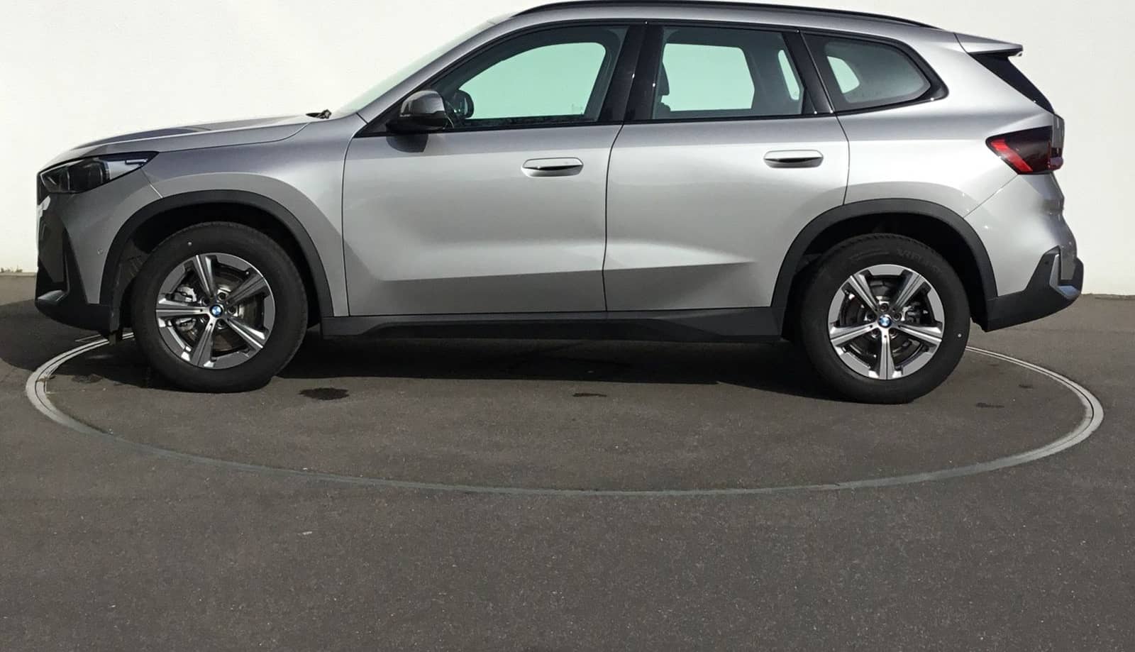 BMW X1 sDrive20i KAMERA+AHK+LM17+SITZHZ+LED foto 8