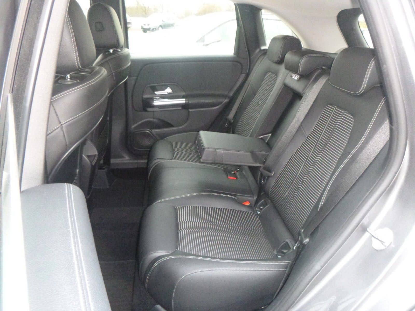 Mercedes-Benz B 180 >AUT/AHK/NAV/KAM/PDC/LED< foto 14