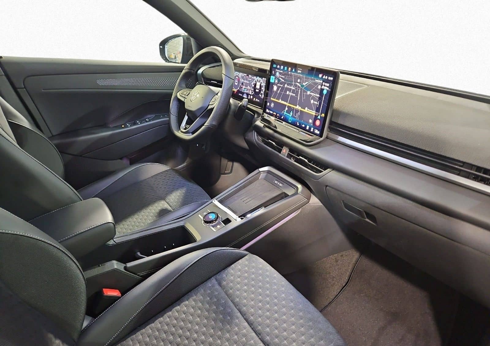 Volkswagen T-Roc R-Line 1.5 l eTSI OPF 110 kW (150 PS) 7-Ga foto 16