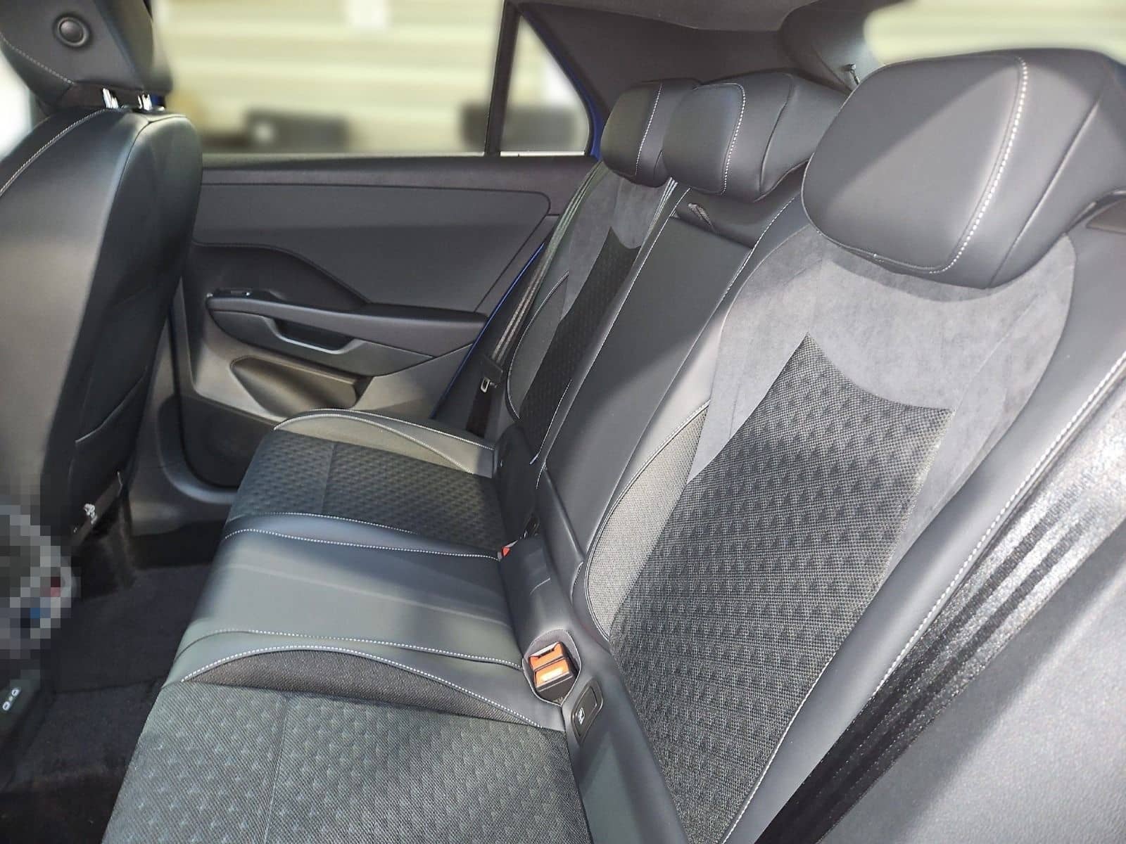 Volkswagen T-Roc R-Line 1.5 l eTSI OPF 110 kW (150 PS) 7-Ga foto 10