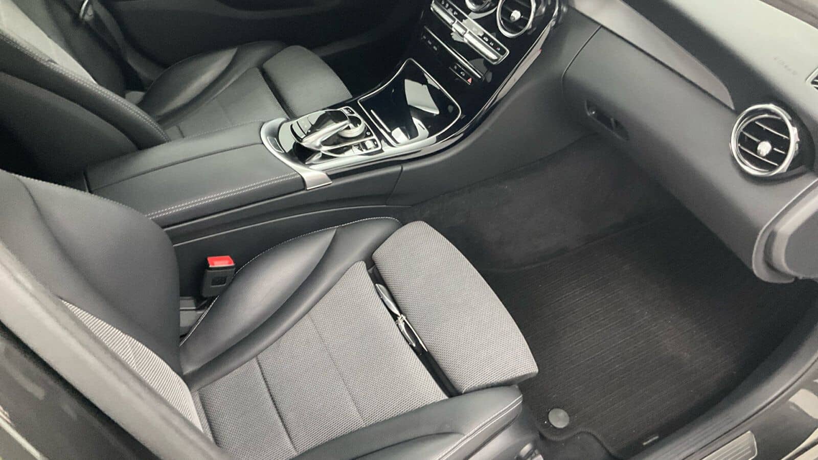 Mercedes-Benz C 180 T Avantgarde Navi LED High Perf. Navi foto 8