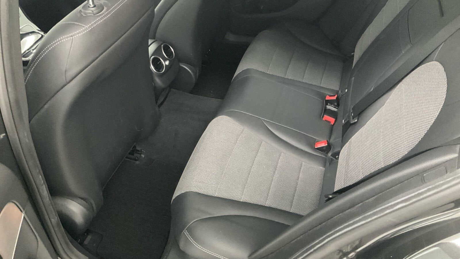 Mercedes-Benz C 180 T Avantgarde Navi LED High Perf. Navi foto 9