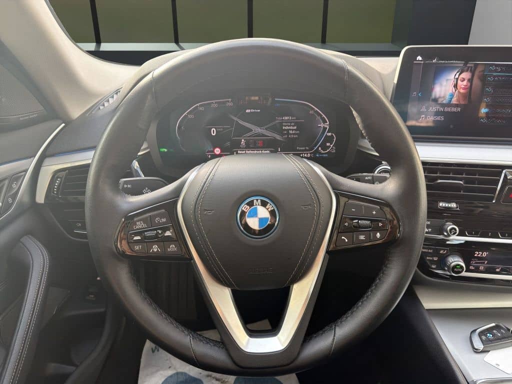 BMW 530e xDrive T. HYBRID LASER NAVI HUD 18" AHK foto 7