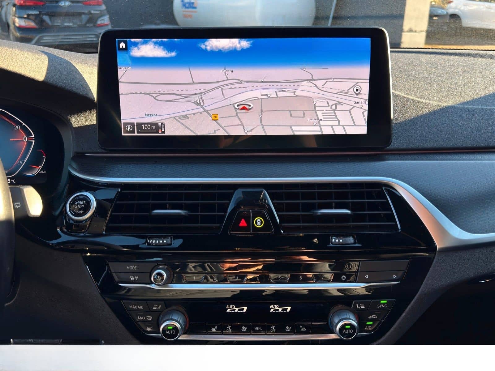 BMW 530d Touring M Sport Shad HuD H&K LHZ SHZ Leder foto 23