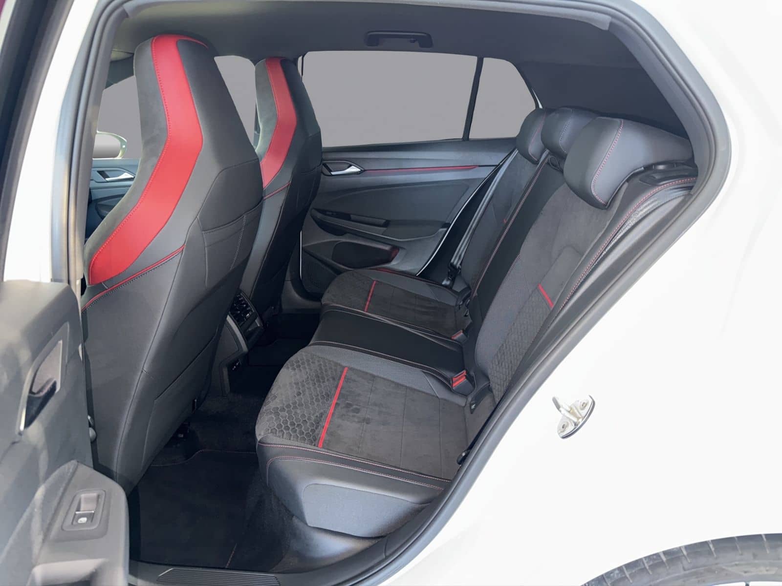 Volkswagen Golf VIII GTI Clubsport 2.0TSI DSG *LED+*DC Pro* foto 13