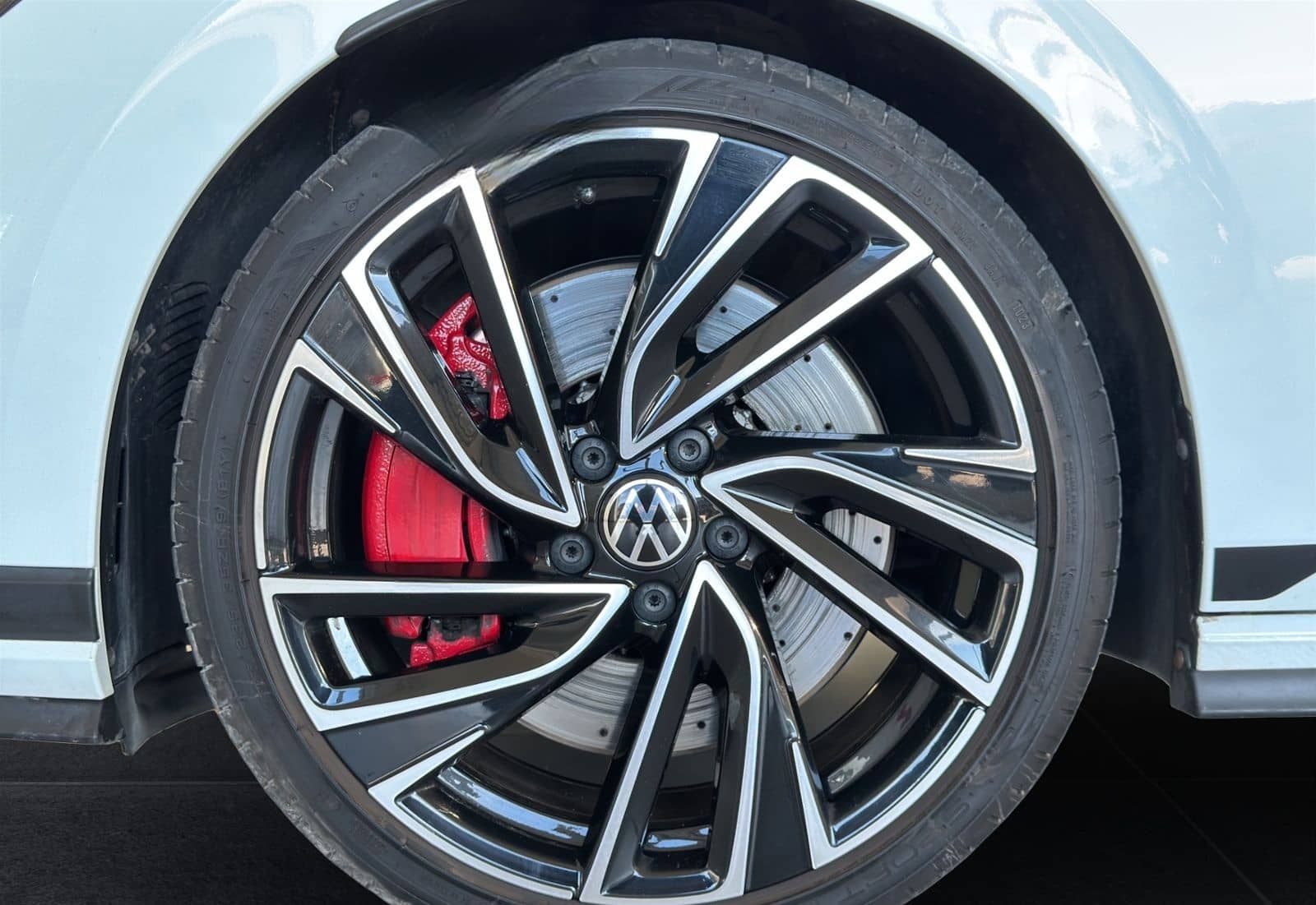 Volkswagen Golf VIII GTI Clubsport 2.0TSI DSG *LED+*DC Pro* foto 23