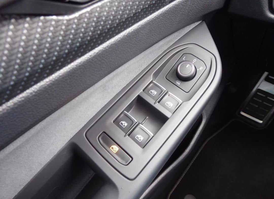 Volkswagen Golf Variant R-Line 2.0 TDI foto 14