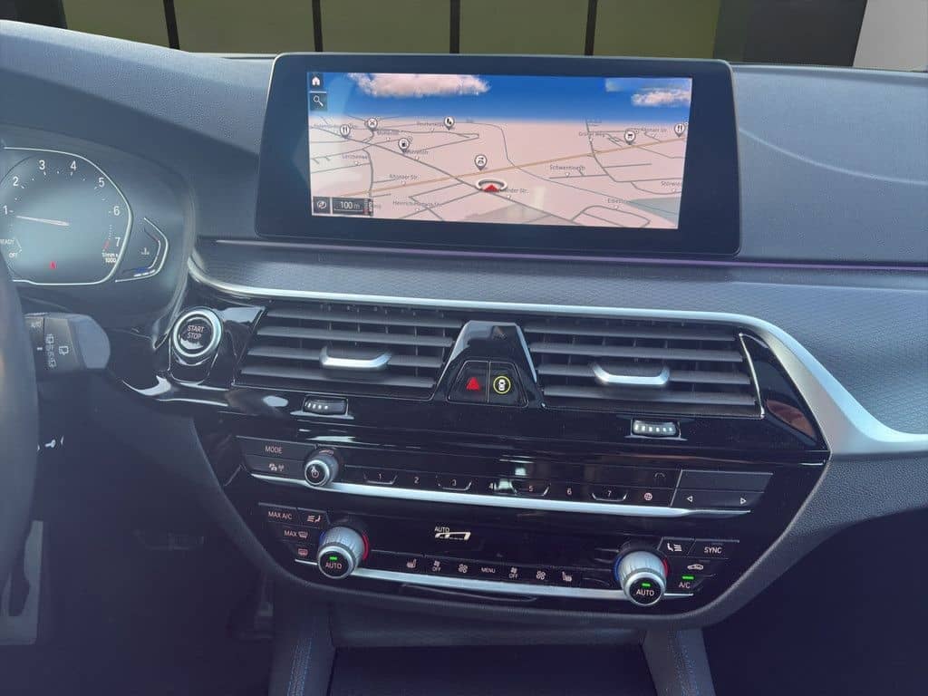 BMW 520i T. M-SPORT LED NAVI HUD PANO PDC 18" AHK foto 11