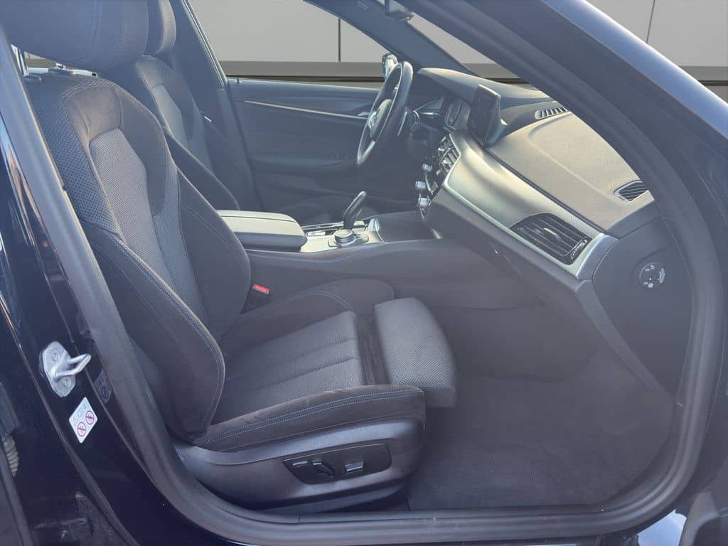 BMW 520i T. M-SPORT LED NAVI HUD PANO PDC 18" AHK foto 6