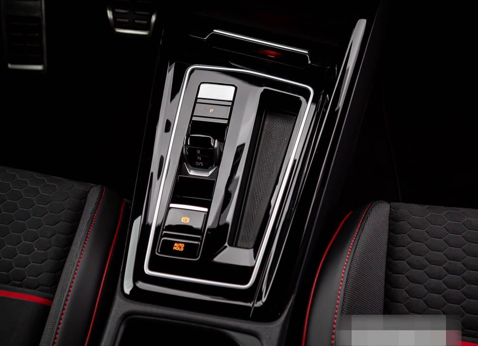 Volkswagen Golf VIII GTI Clubsport 2.0 TSI LED+ Navi ParkPi foto 17