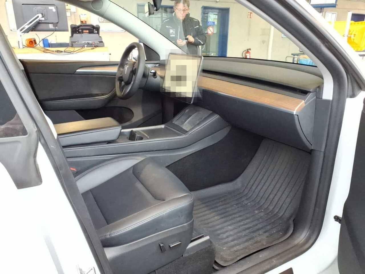 Tesla Model Y Performance 77kWh AWD AHK A.Pilot Leder foto 4