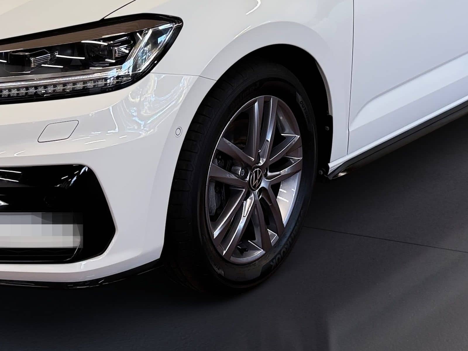 Volkswagen Touran 1.5 TSI R-Line BlackStyle DSG LED Navi AC foto 14