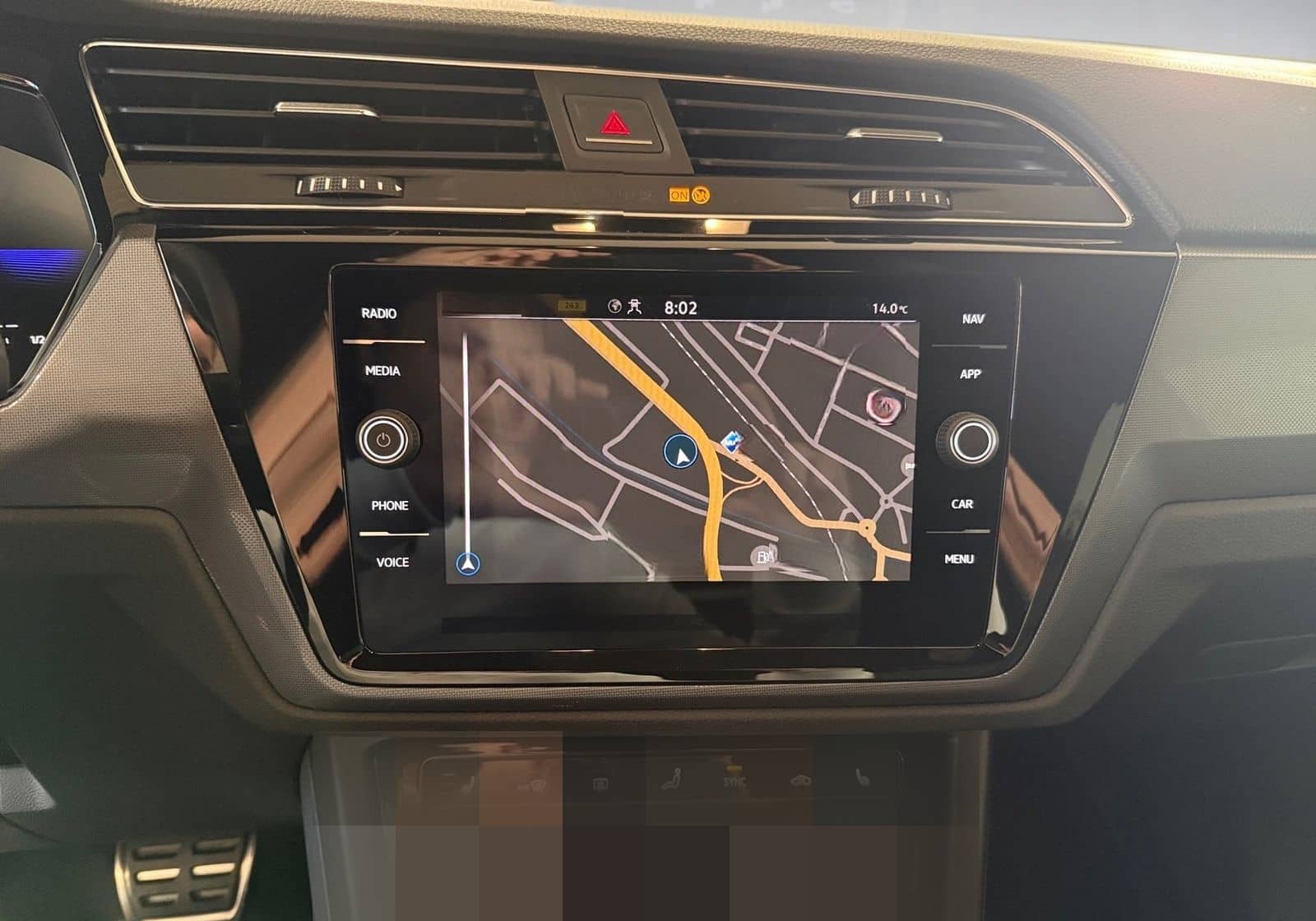 Volkswagen Touran 1.5 TSI R-Line BlackStyle DSG LED Navi AC foto 17