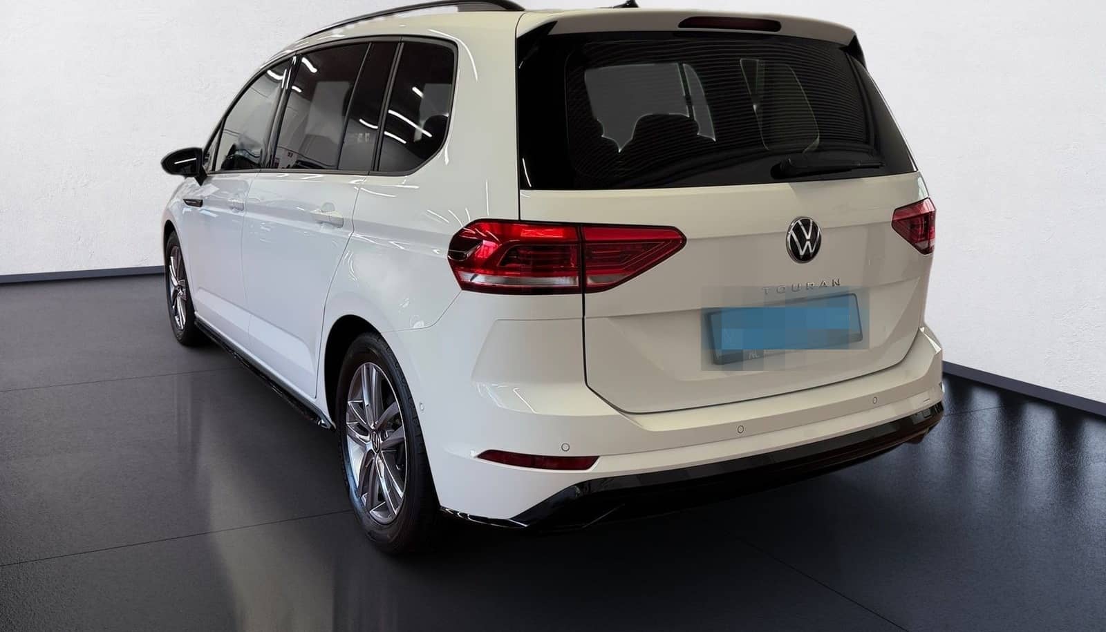 Volkswagen Touran 1.5 TSI R-Line BlackStyle DSG LED Navi AC foto 4
