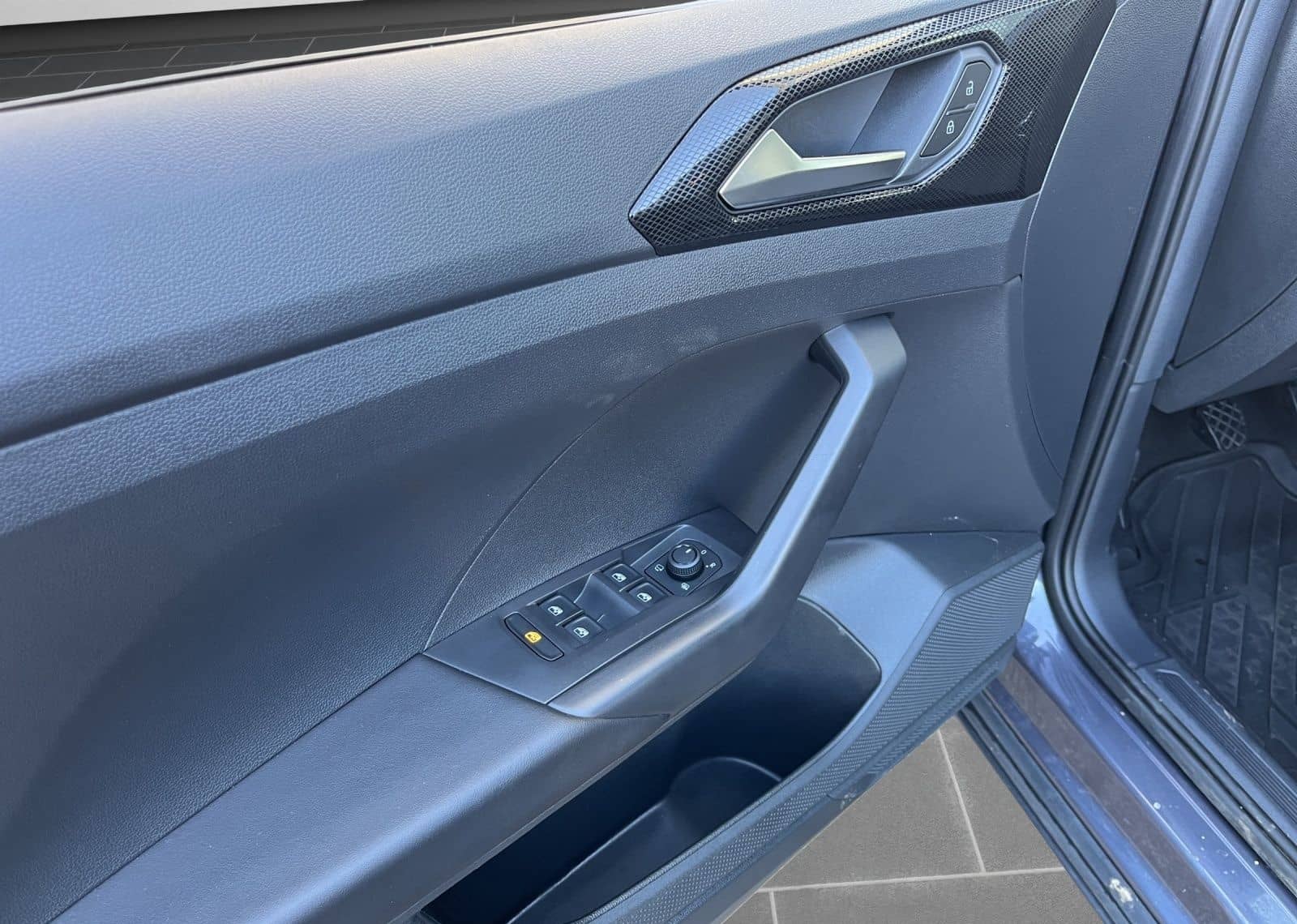 Volkswagen T-Cross LIFE 1.0 TSI LED REAR VIEW SHZ APP CONNE foto 13