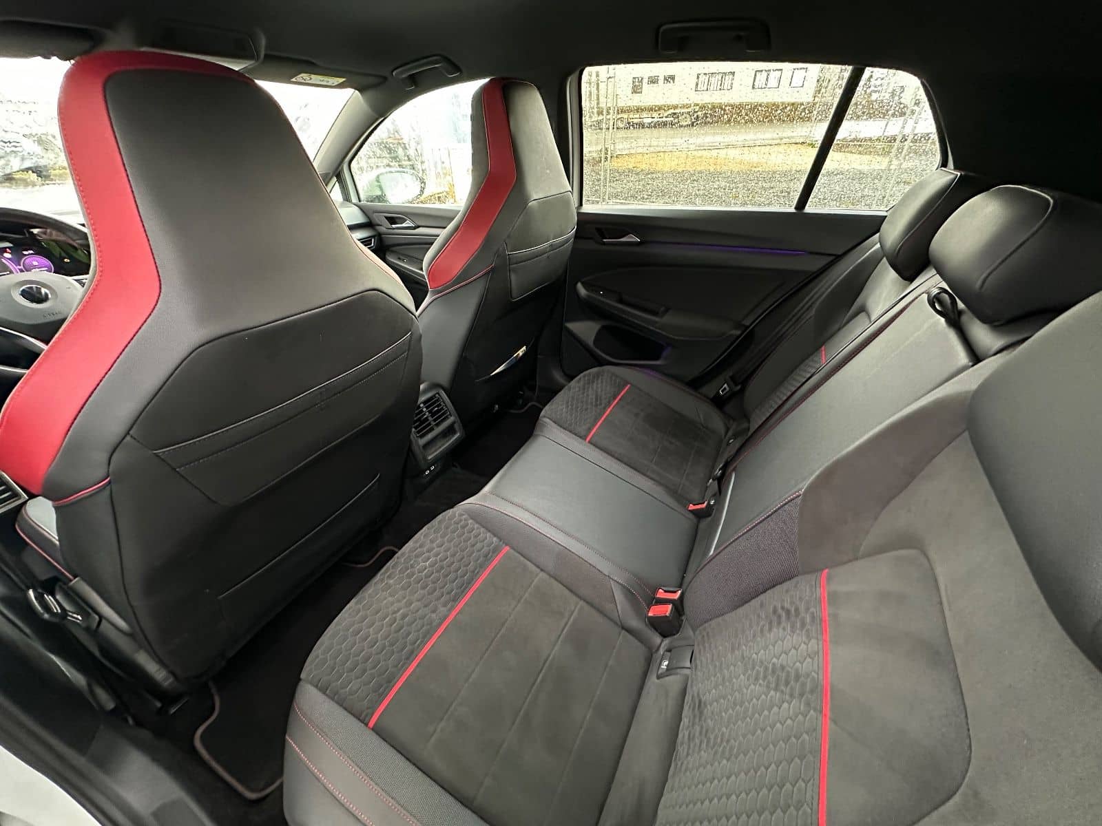 Volkswagen Golf VIII GTI Clubsport 2.0 TSI #NAVI #LED foto 12