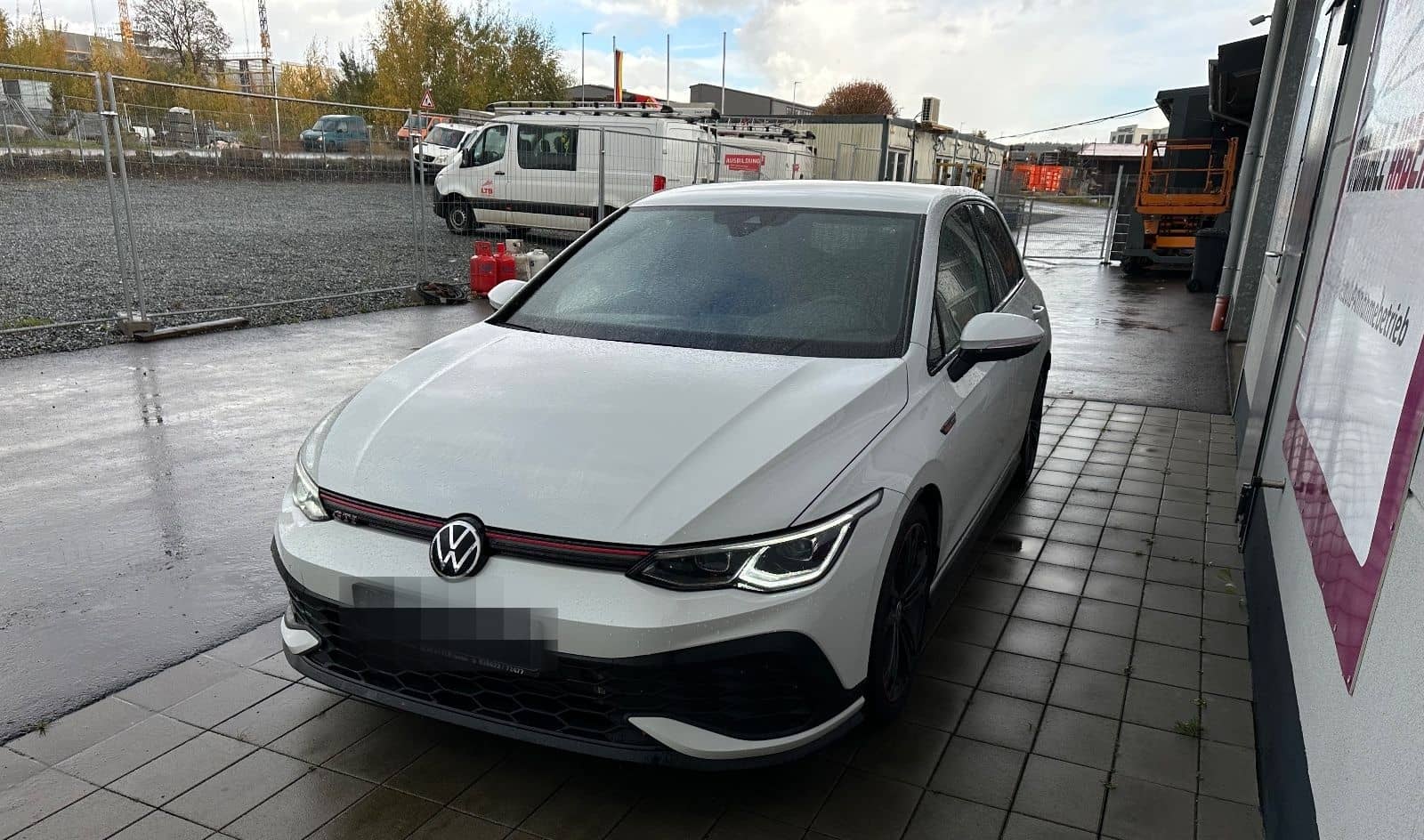 Volkswagen Golf VIII GTI Clubsport 2.0 TSI #NAVI #LED foto 4