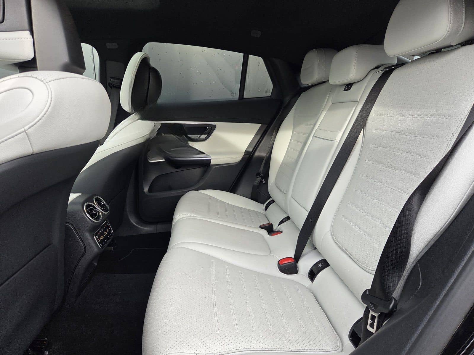 Mercedes-Benz GLC 300 d 4M AMG*AIRMATIC*AHK*PANO*DISTR*STHZ* foto 9