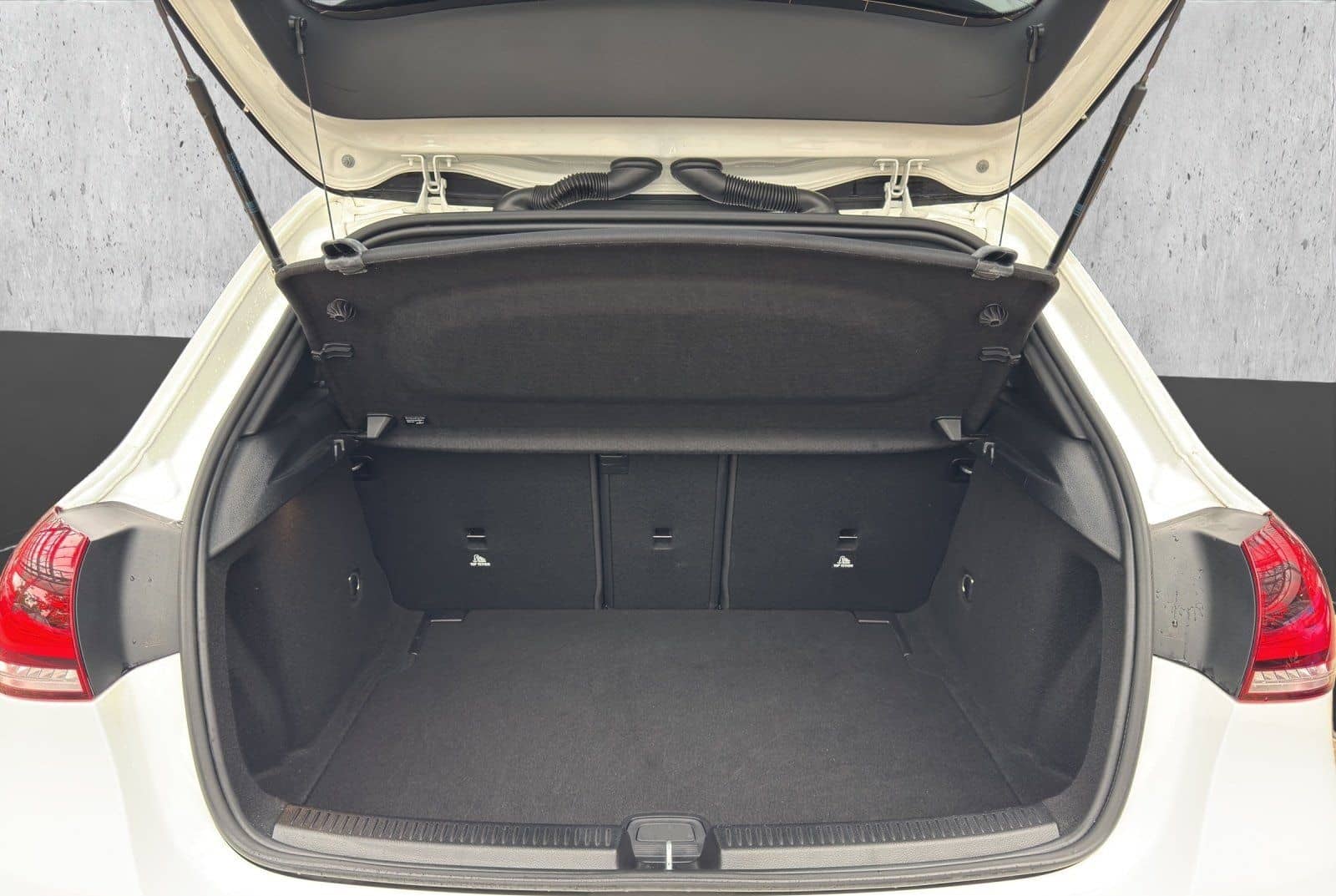 Mercedes-Benz A 220 AMG Line KeyLess+LED+Navi+Pano+SD+SHZ+LM foto 17