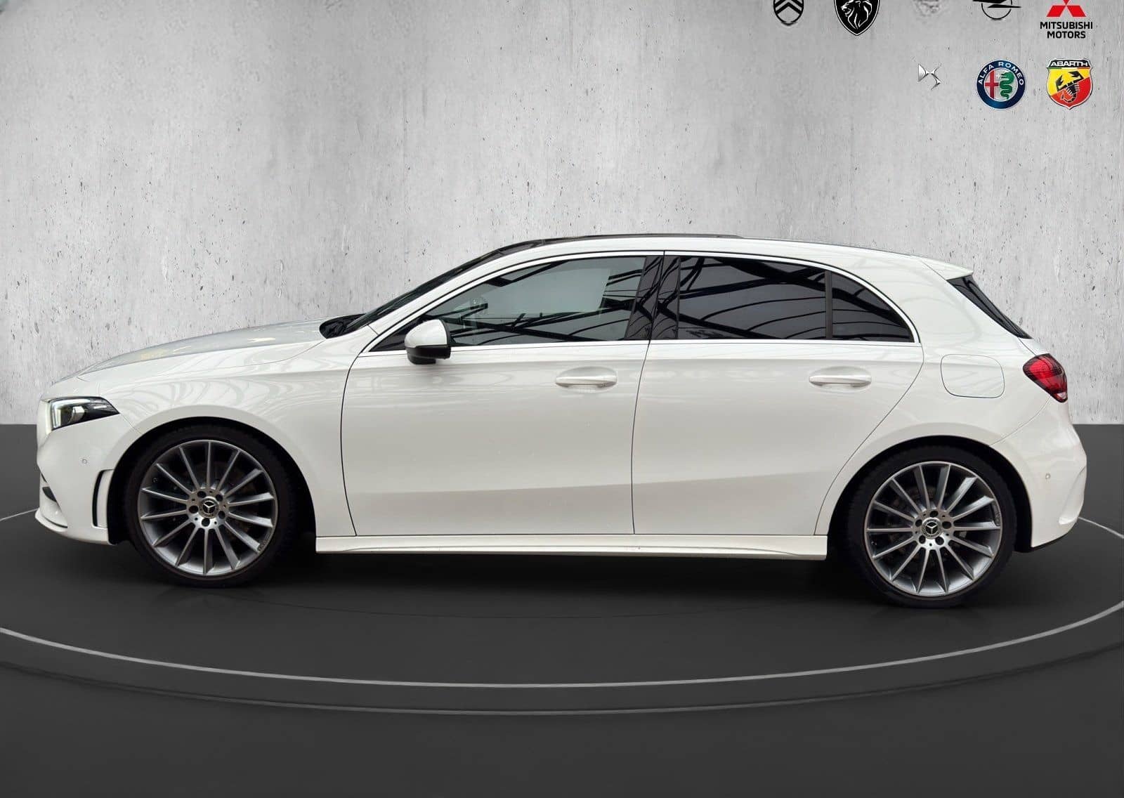 Mercedes-Benz A 220 AMG Line KeyLess+LED+Navi+Pano+SD+SHZ+LM foto 4