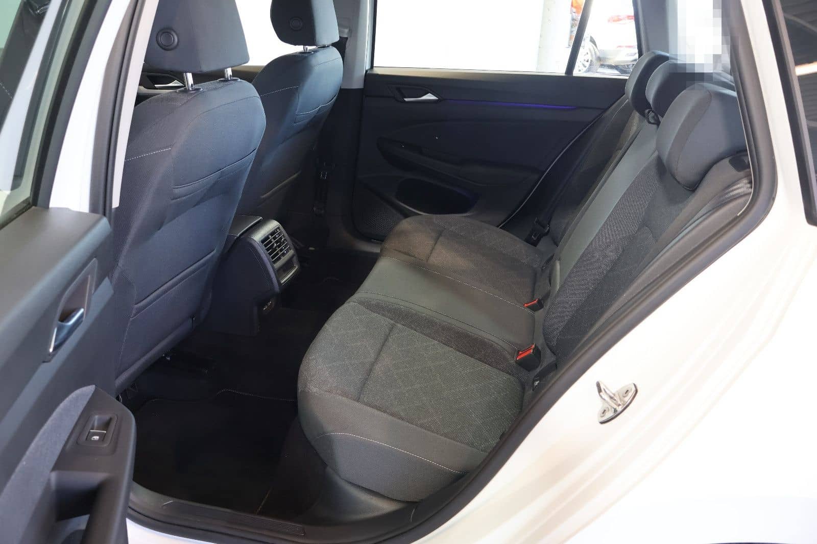 Volkswagen Golf VIII Var. Life 1.5 eTSI AID+ACC+LED+AHK foto 12