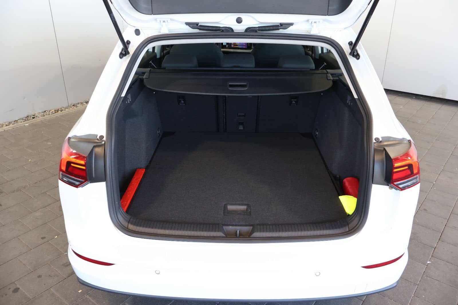 Volkswagen Golf VIII Var. Life 1.5 eTSI AID+ACC+LED+AHK foto 15